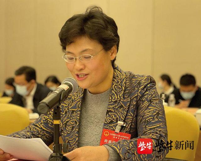 抢抓南通新机场建设的重大机遇，创建空港型自由贸易联动创新发展区，成为撬动南通世界级家纺产业集群的新支点